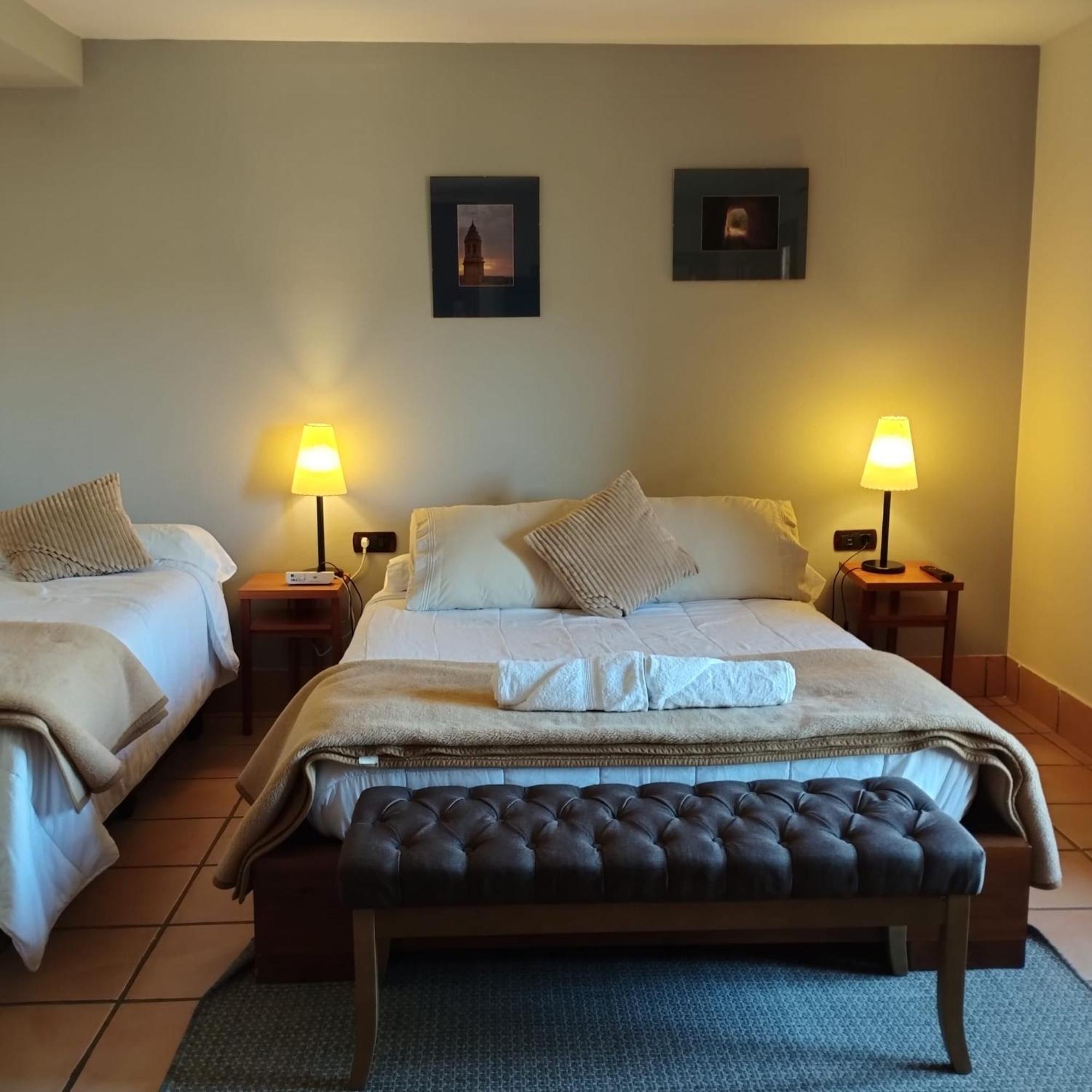Hostal Tastavins Penarroya De Tastavins Bagian luar foto