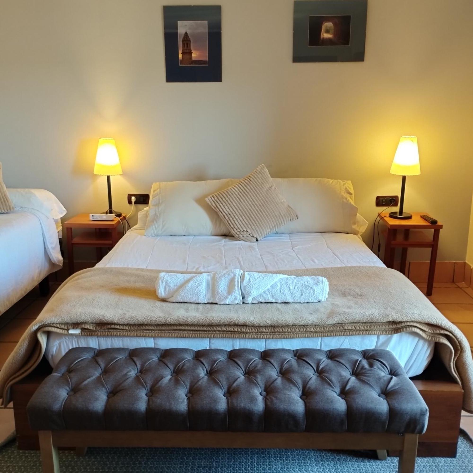 Hostal Tastavins Penarroya De Tastavins Bagian luar foto