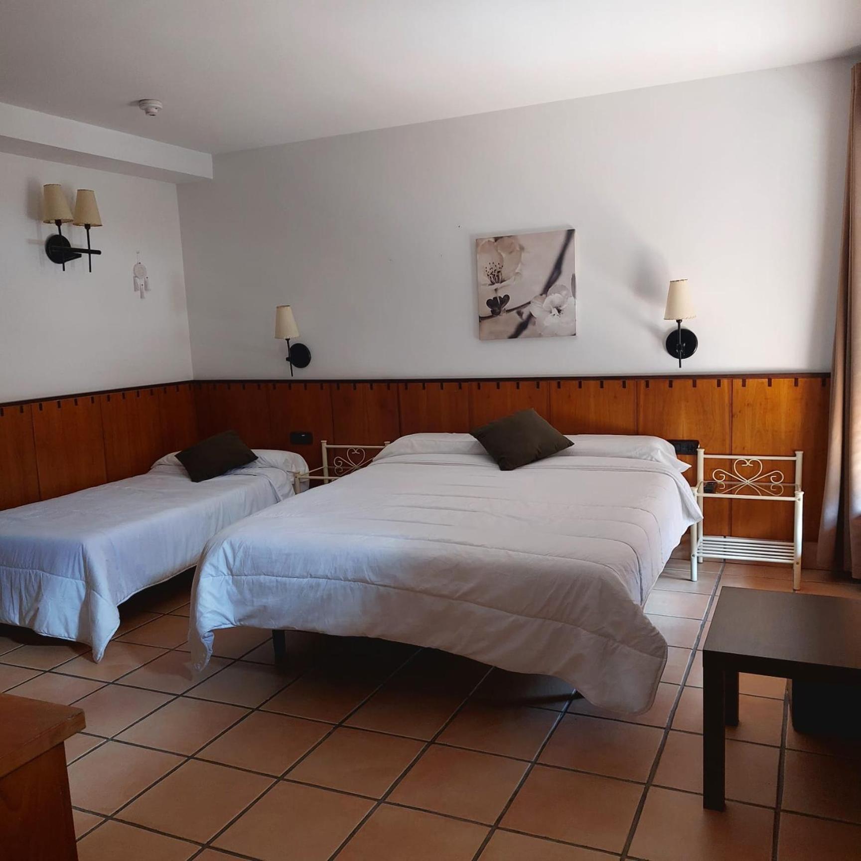 Hostal Tastavins Penarroya De Tastavins Bagian luar foto