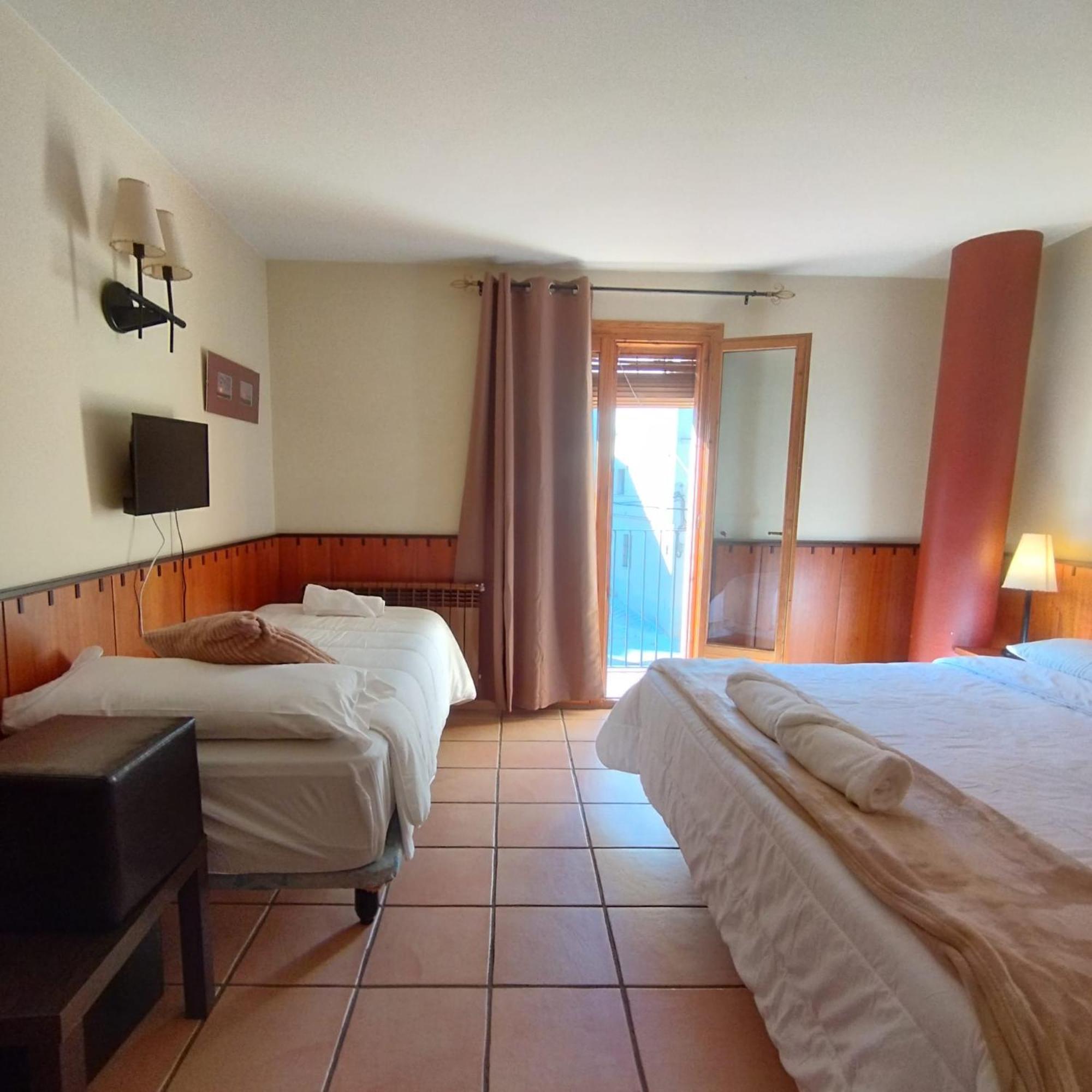 Hostal Tastavins Penarroya De Tastavins Bagian luar foto