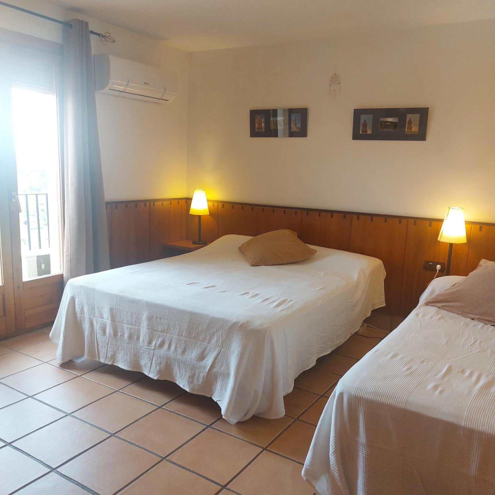 Hostal Tastavins Penarroya De Tastavins Bagian luar foto