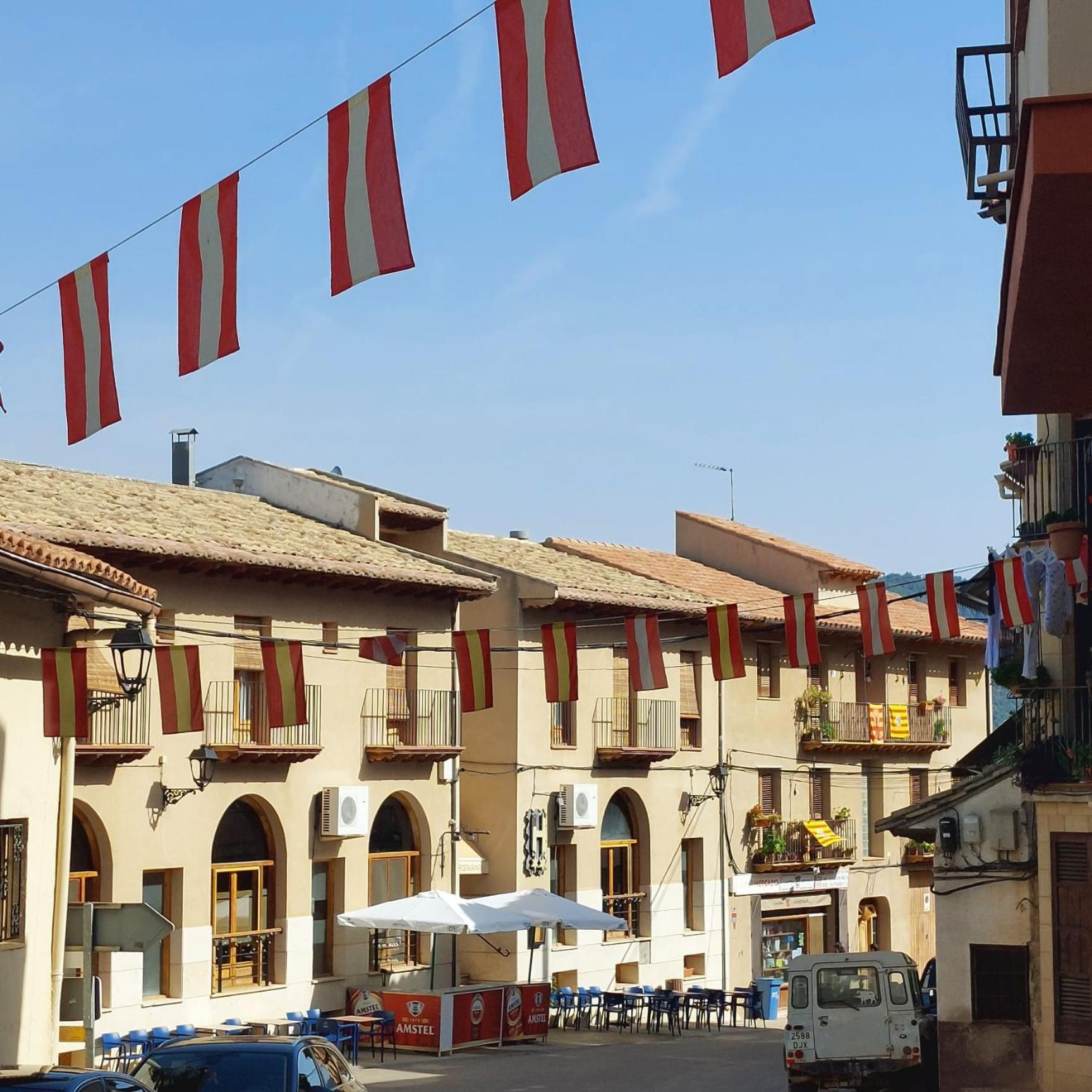 Hostal Tastavins Penarroya De Tastavins Bagian luar foto